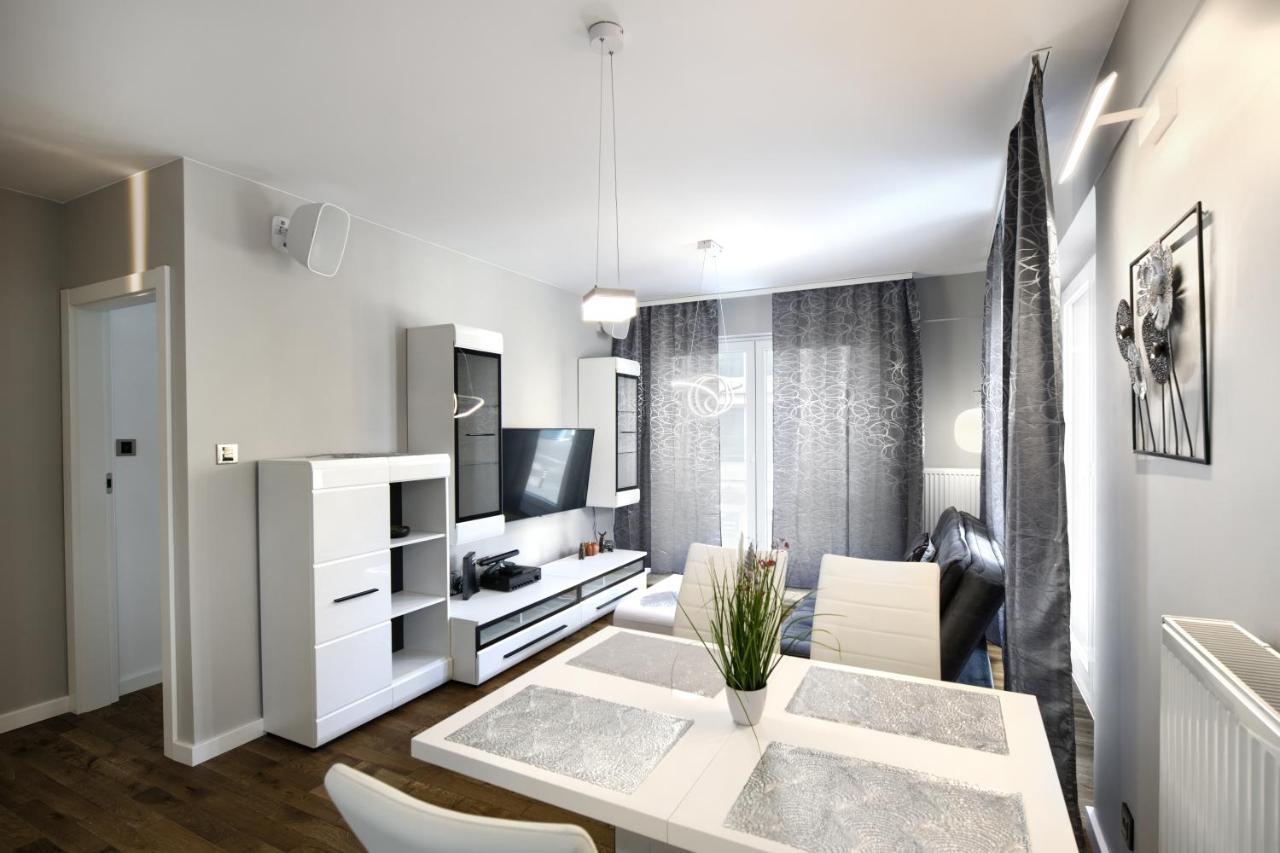 Aboutartapartments - Twin Towers Breslavia Esterno foto